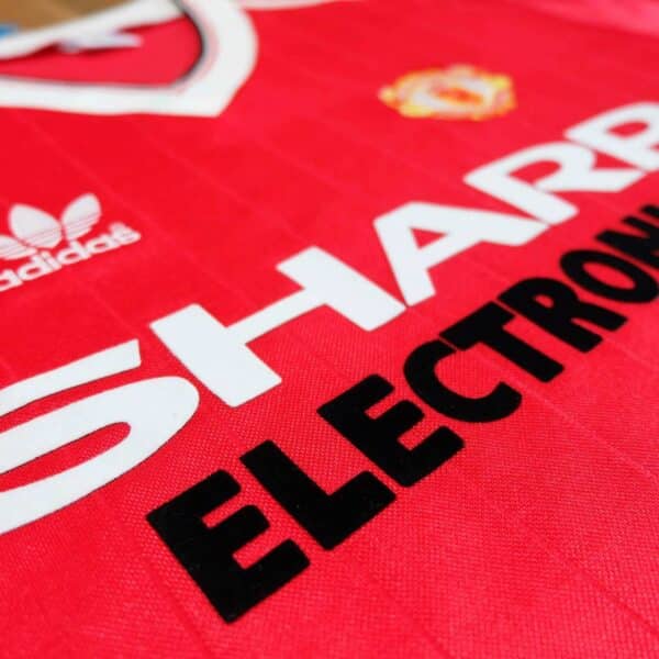 MAILLOT RETRO MANCHESTER UNITED DOMICILE MANCHES LONGUES SAISON 1983-1984